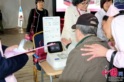 健康食材赶集会 直供产品琳琅满目，健康咨询受追捧