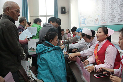 我院开展2017年“世界糖尿病日”义诊讲座志愿服务活动，提供专业健康咨询