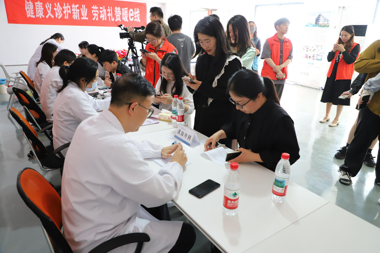 温岭 健康义诊进企业，贴心服务暖职工